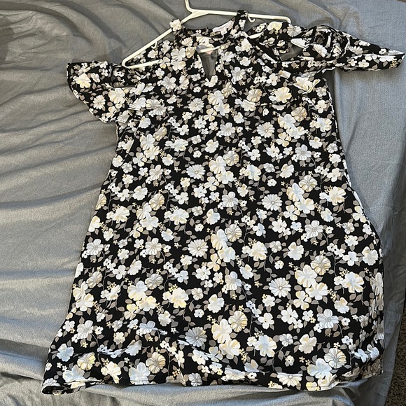 Candie's Dresses & Skirts - Candie’s Floral Black and Yellow Dress- Size XL